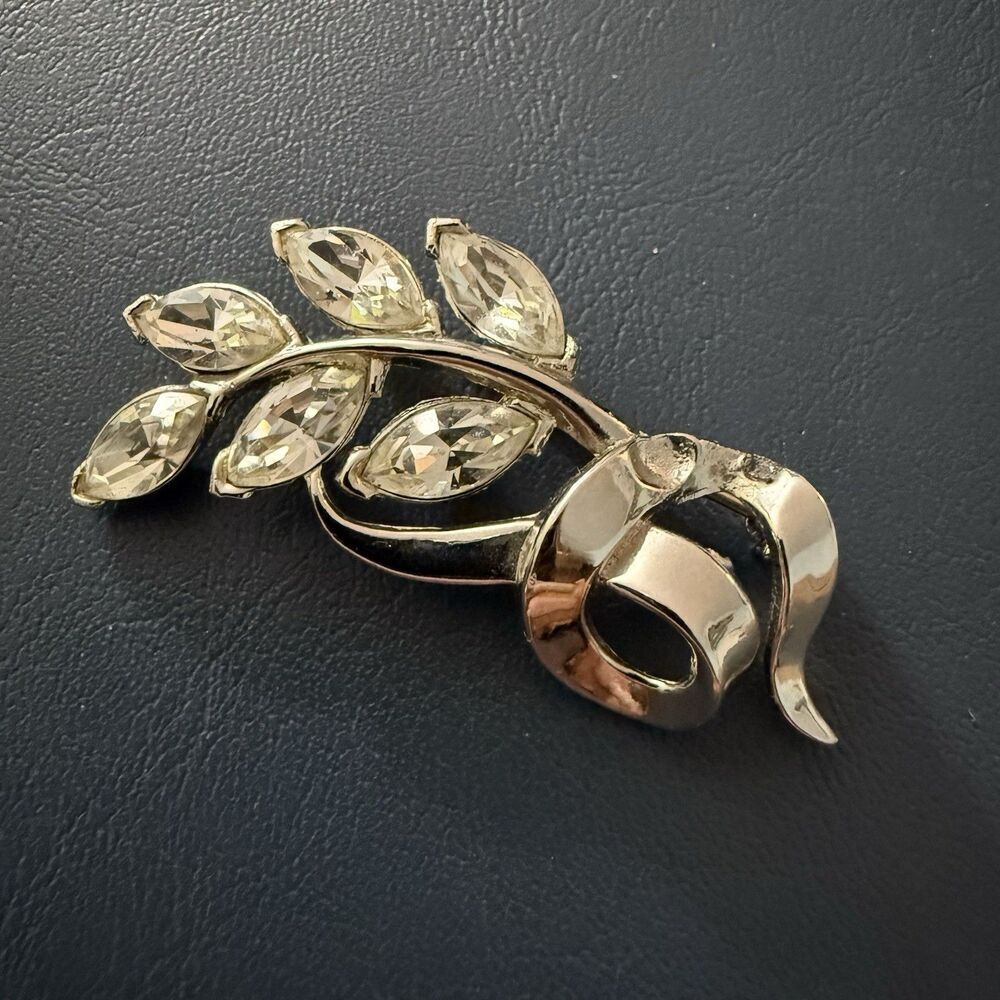 Vintage Silver Tone Signed Crown Trifari Rhinestone Cascade Brooch Pin